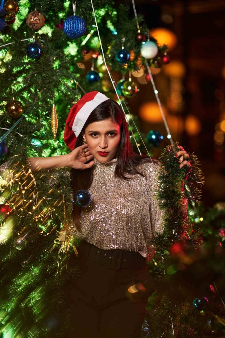 #Actress #MannaraChopra celebrates #Christmas2020