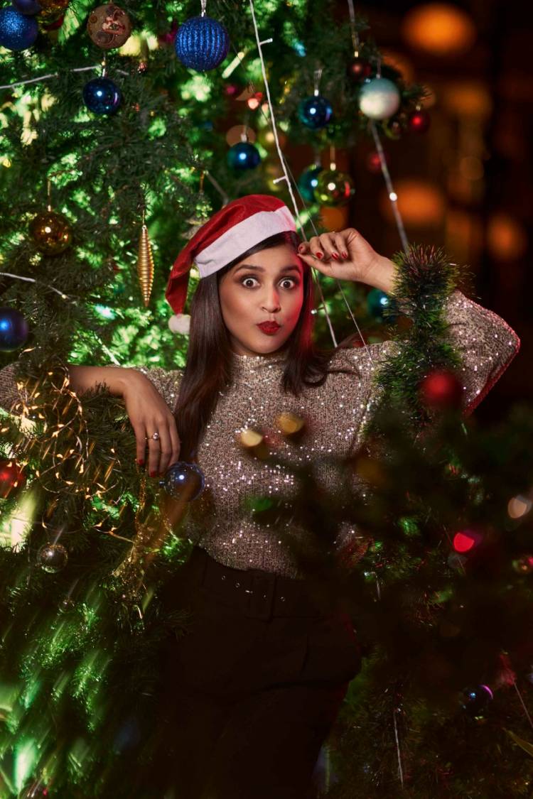 #Actress #MannaraChopra celebrates #Christmas2020