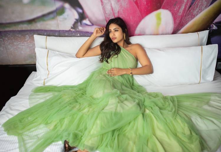 @Nivetha_Tweets looks bewitching in the latest photoshoot