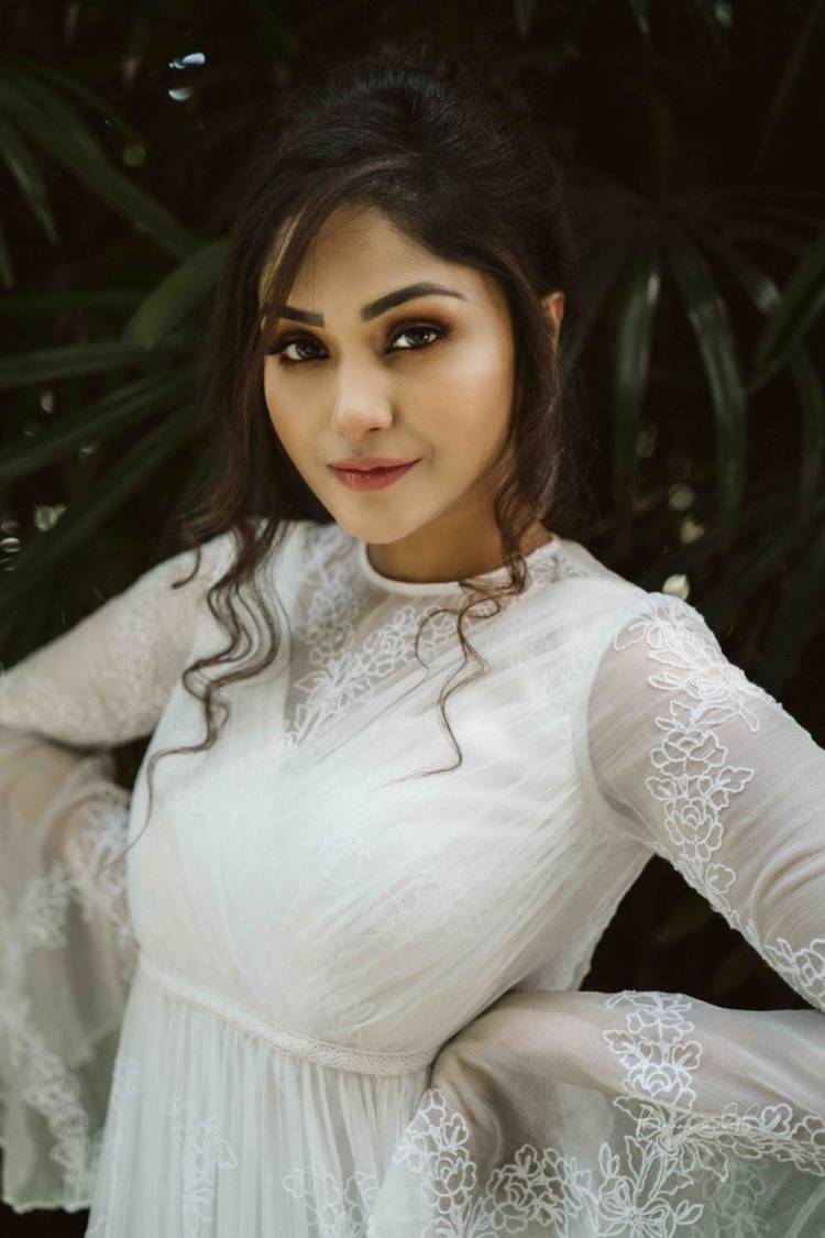 The Heavenly Look Of Actress #ShrithaShivadas Gives A Perfect Beauteous & Hormonious Look!!
