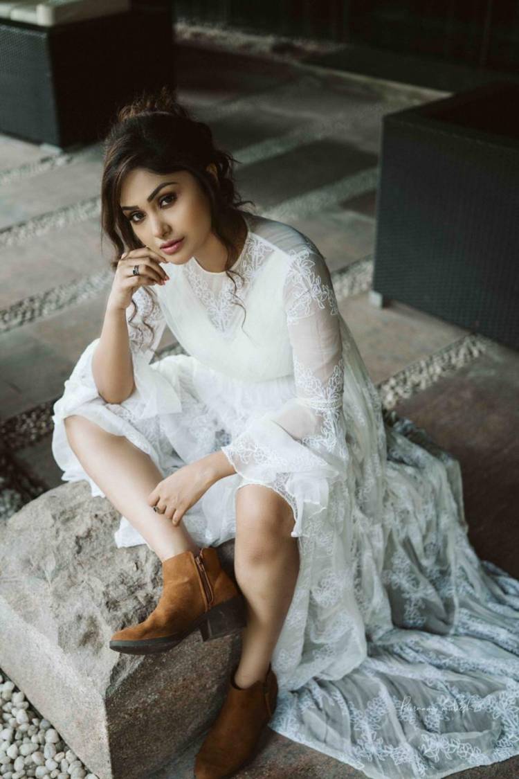 The Heavenly Look Of Actress #ShrithaShivadas Gives A Perfect Beauteous & Hormonious Look!!