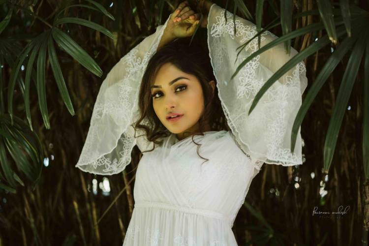The Heavenly Look Of Actress #ShrithaShivadas Gives A Perfect Beauteous & Hormonious Look!!