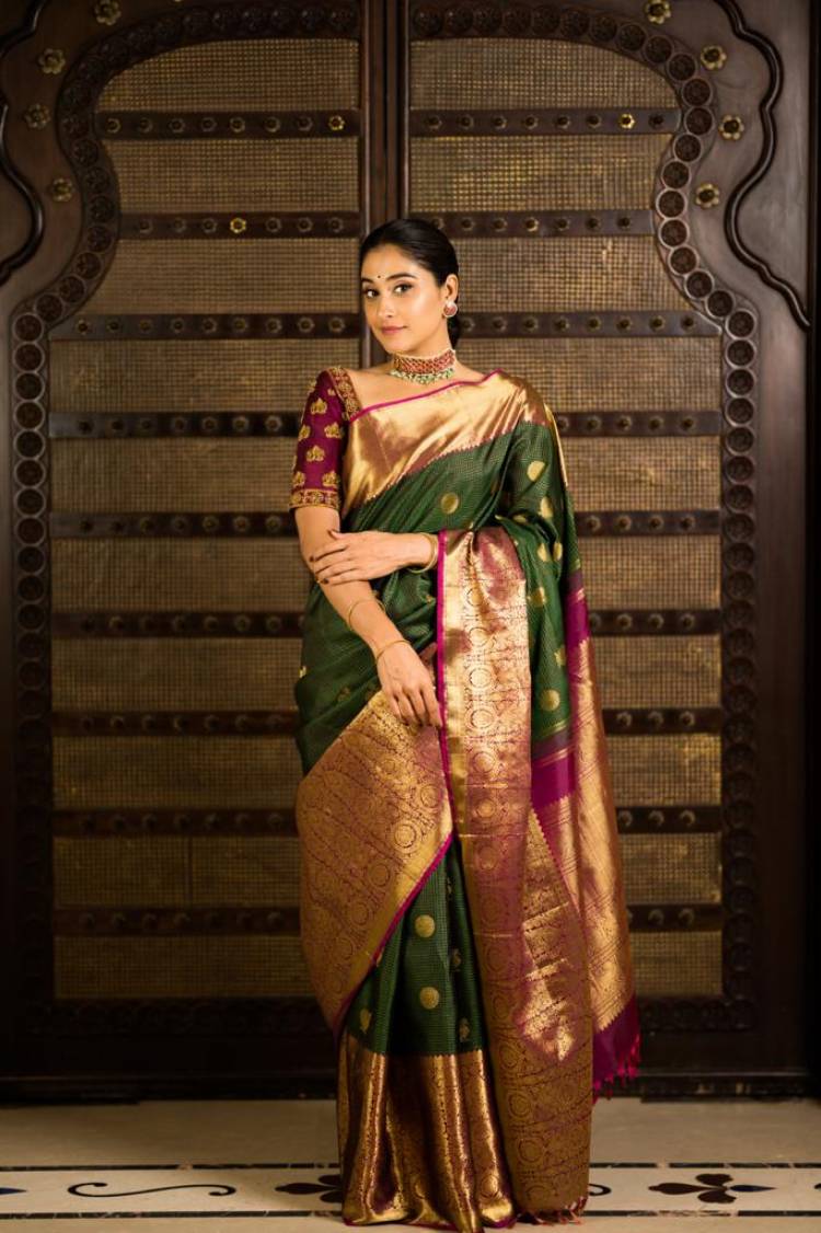 The beautiful glow and smile are always the reflections of inner serenity. Here’s an embellishment of this paradigm as @ReginaCassandra