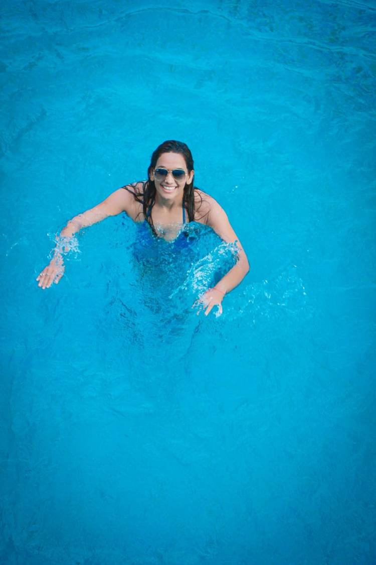 Stunning pictures of actress @SanjanaSingh_  enjoying  in a pool .. 