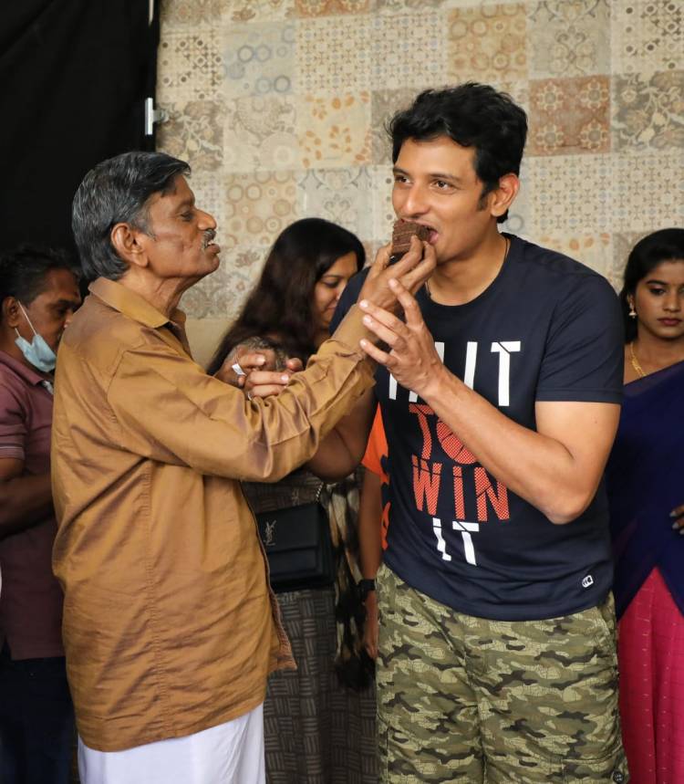 Birthday celebration of @JiivaOfficial from the sets of @SuperGoodFilms_ ‘s #ProductionNo91