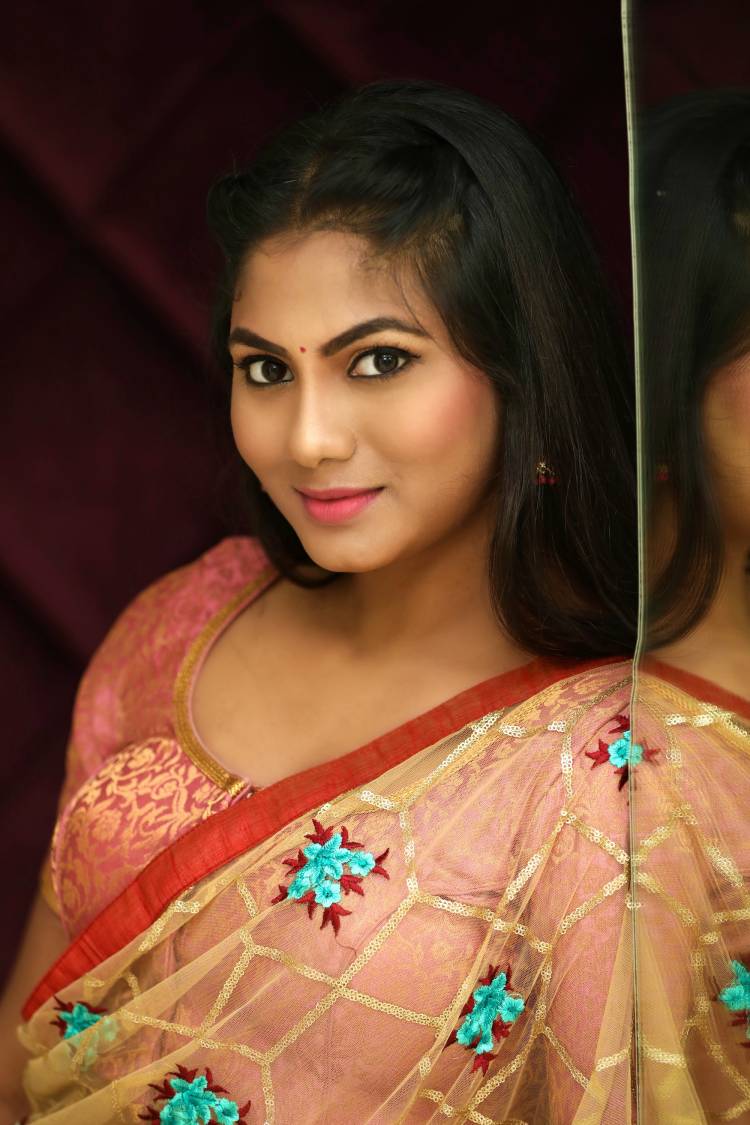 Actress Shruti Reddy Latest Stills @ShrutiReddyy