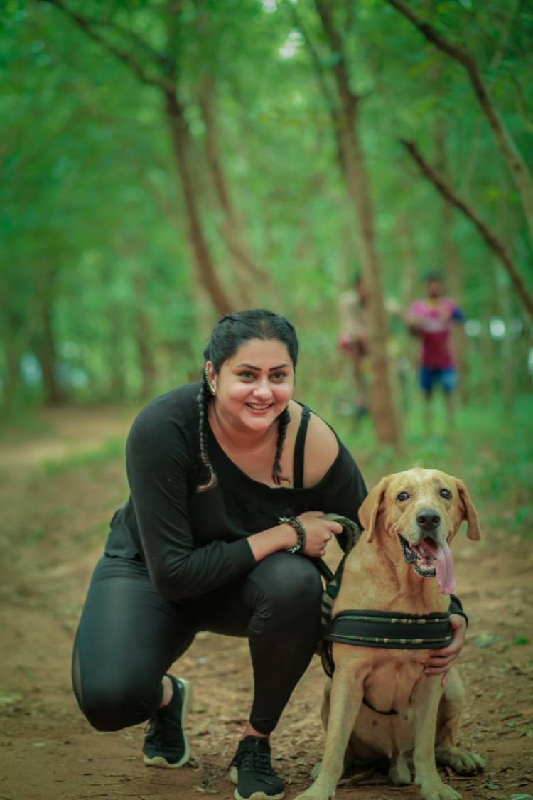 கிணற்றுக்குள் விழுந்தார் நமீதா... கேரளாவில் பரபரப்பு