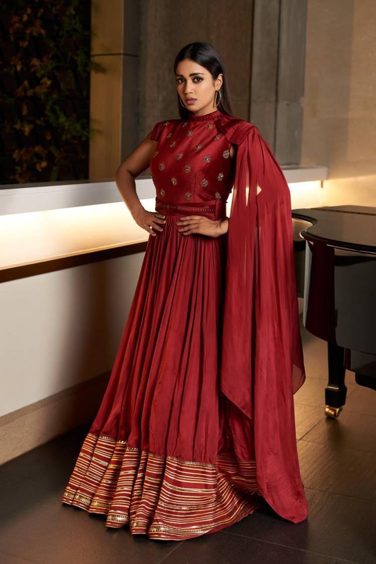 @Nivetha_Tweets looks graceful in the recent photoshoot images