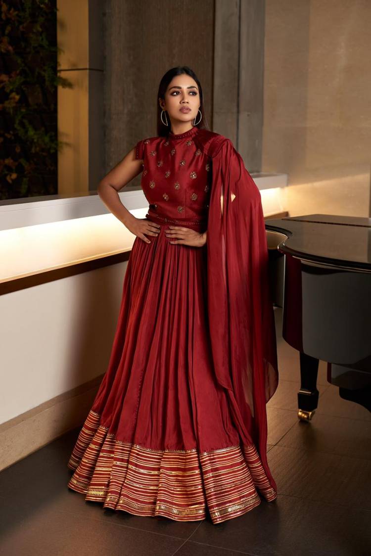 @Nivetha_Tweets looks graceful in the recent photoshoot images