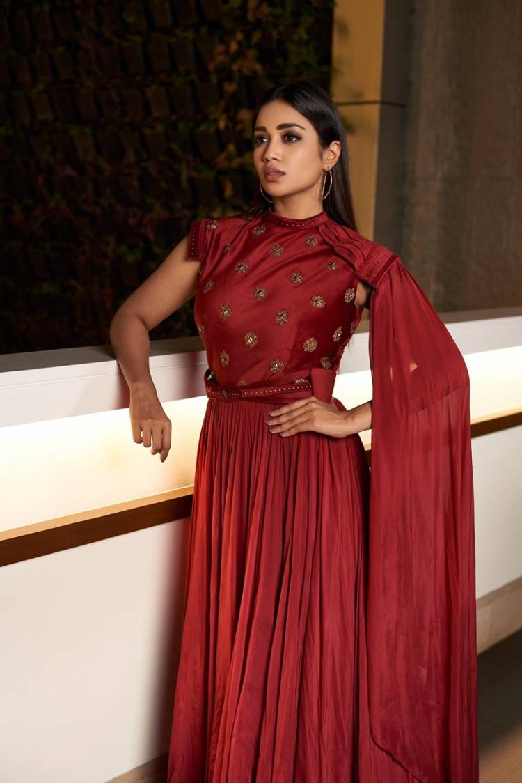 @Nivetha_Tweets looks graceful in the recent photoshoot images