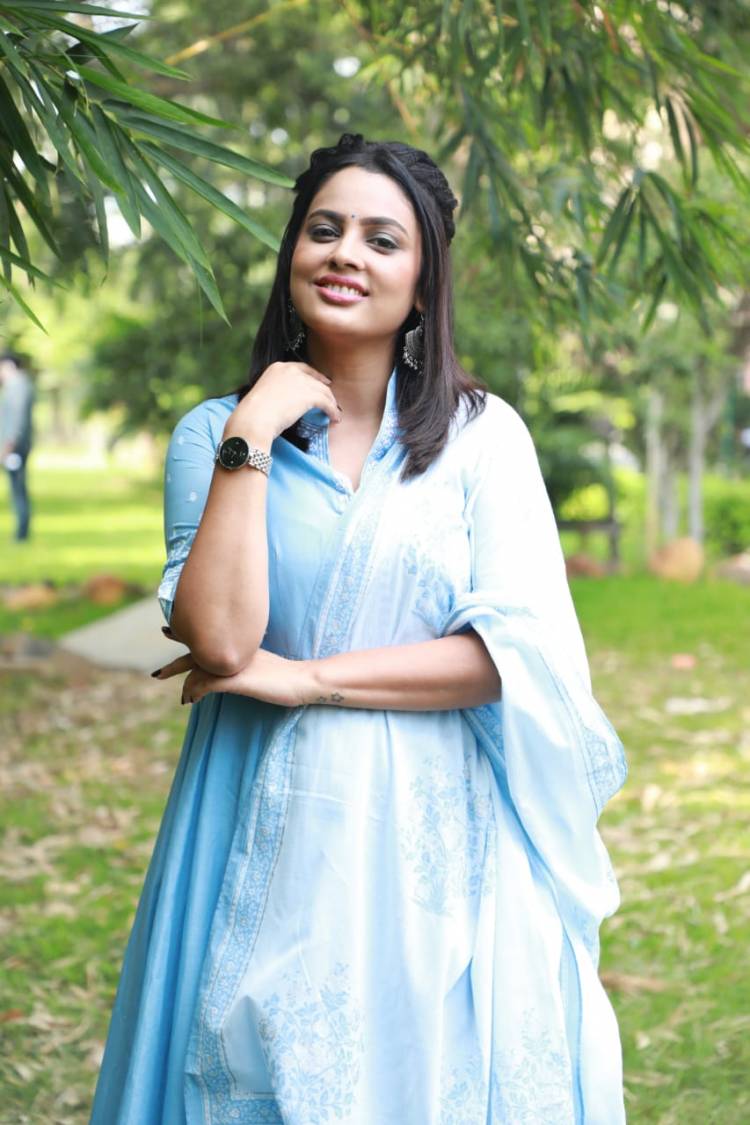 Pretty in blue, #NanditaSwetha is all smiles.