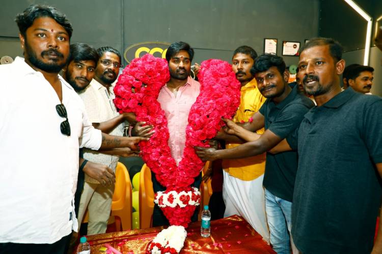 சென்னை நாவலூரில் கார் கேர் நிறுவனத்தை திறந்து வைத்த  நடிகர் விஜய் சேதுபதி..!