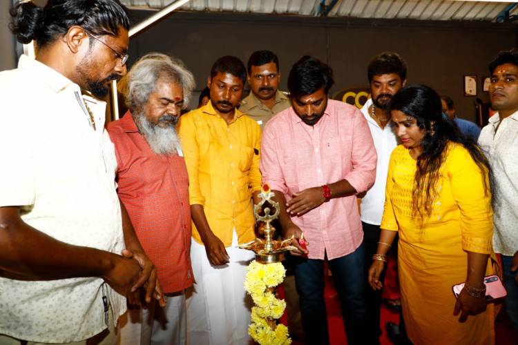 சென்னை நாவலூரில் கார் கேர் நிறுவனத்தை திறந்து வைத்த  நடிகர் விஜய் சேதுபதி..!