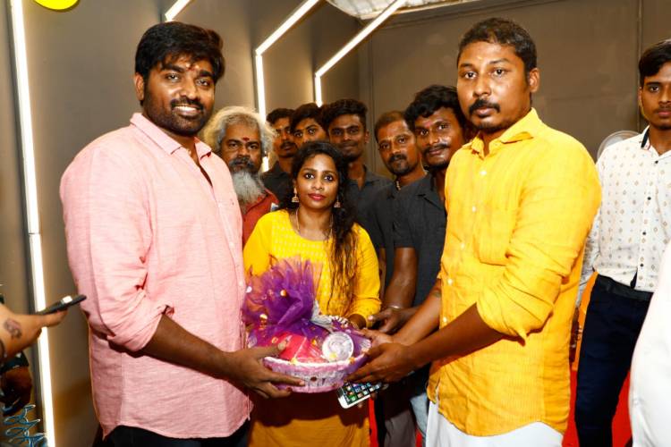 சென்னை நாவலூரில் கார் கேர் நிறுவனத்தை திறந்து வைத்த  நடிகர் விஜய் சேதுபதி..!