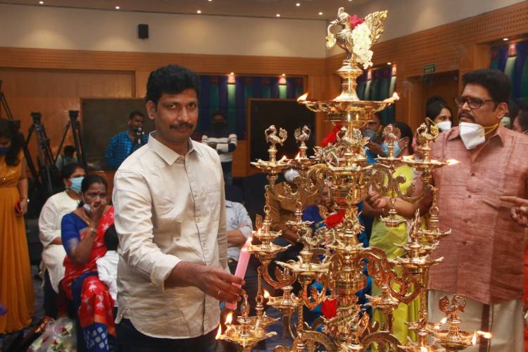 தமிழில் ரீமேக் ஆகிறது 'ஆண்ட்ராய்டு குஞ்சப்பன்': கே.எஸ்.ரவிகுமார் தயாரித்து நடிக்கிறார்