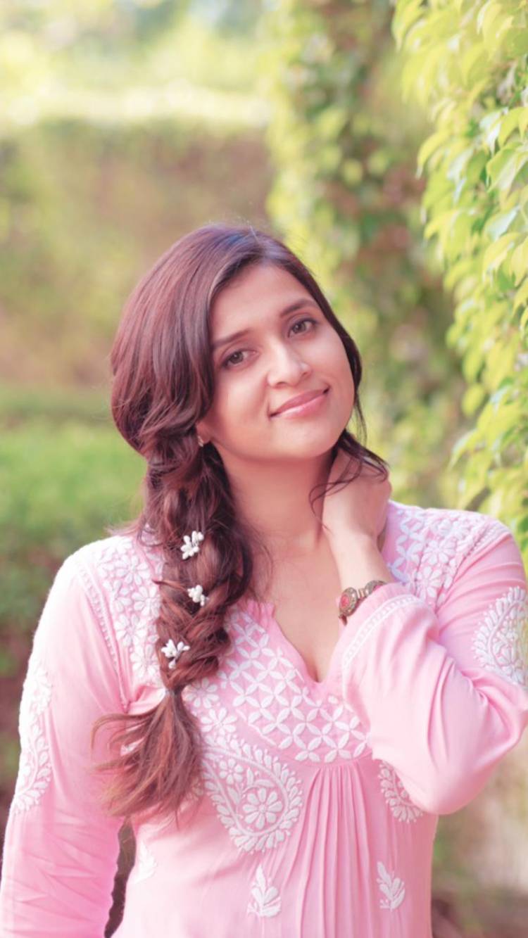 Actress #MannaraChopra @memannara looks beautiful & stunning in this pink outfit !!