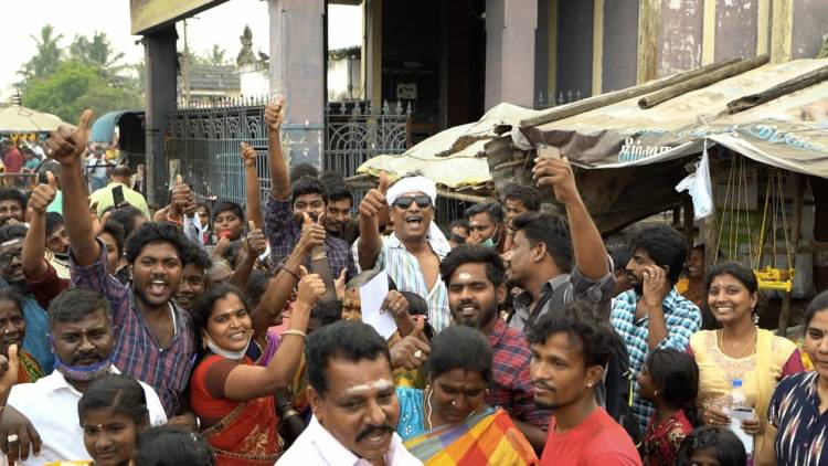 “குச்சி ஐஸ்” விற்கும் சமுத்திரகனி ! 