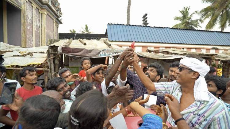 “குச்சி ஐஸ்” விற்கும் சமுத்திரகனி ! 