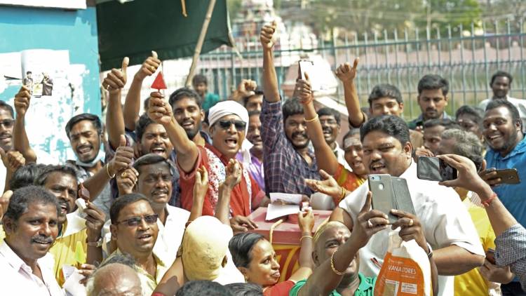 “குச்சி ஐஸ்” விற்கும் சமுத்திரகனி ! 