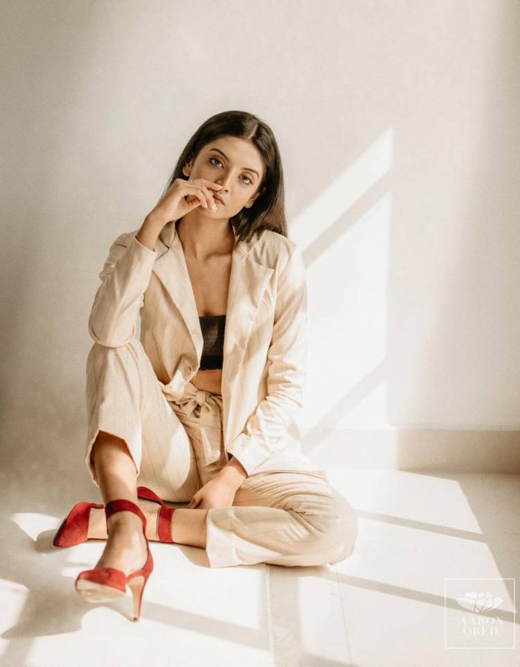 Style, attitude, and class, #NivedhithaaSathish looks flawless in this new photoshoot!
