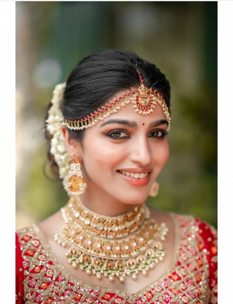 The Bridal Look Of Actress #SaiDhanshika In Ravishing Red Lehanga, Gives A Magnificent Charm & Elegance!!