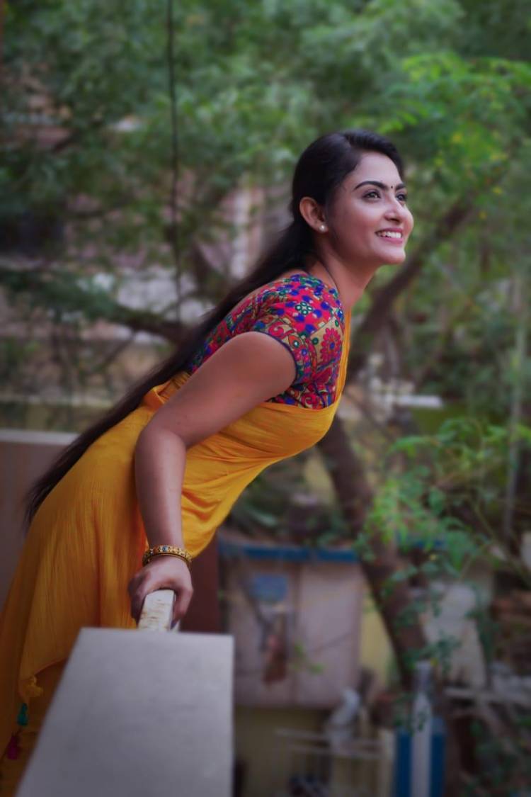 இளைய புன்னகை இளவரசி அனித்திராநாயர் plays an impressivepart in @vijaysrig Directorial #Pollathaulagilbayangaragame