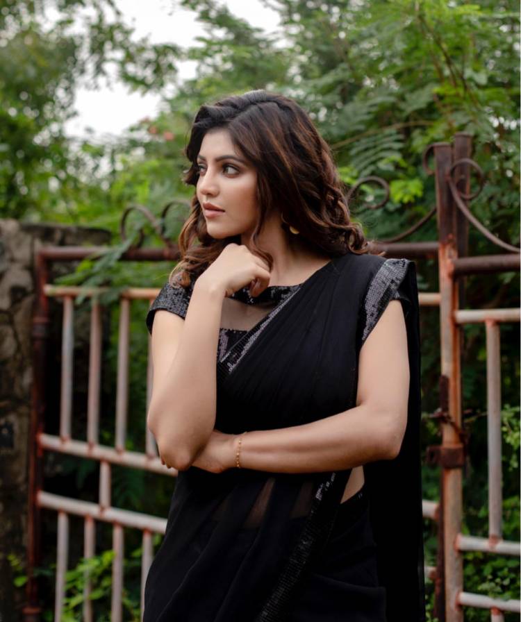 Actress AthulyaRavi looks ravishing in black!