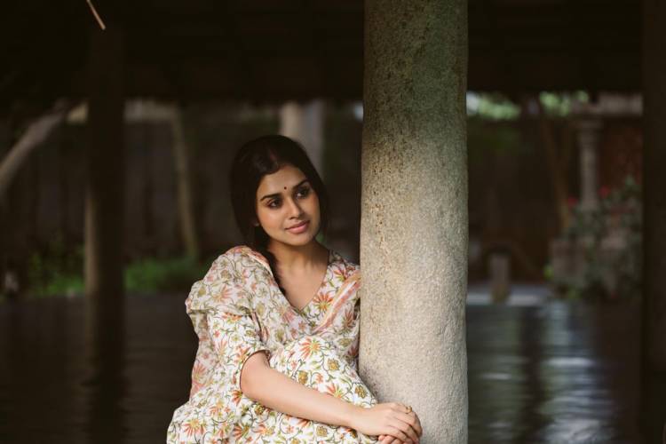 குறுகிய காலத்தில் தன் திறமையால் வளர்ந்து வரும் இளம் நடிகை மீனாட்சிகோவிந்தராஜன்