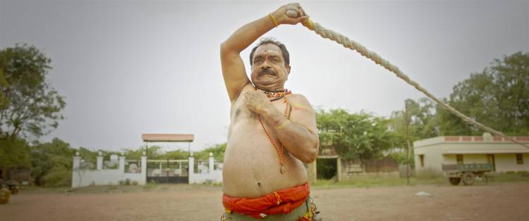 தெருக்கோடியில் பிறந்து நாகரீக வாழ்க்கைக்கு ஏங்கும்  ஒருவனின் கதை “ முன்னா “    