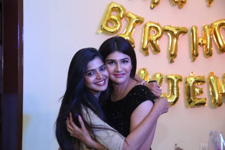 பிரபலங்கள் கலந்து கொண்டு சிறப்பித்த அஞ்சனா கீர்த்தியின் பிறந்த நாள் கொண்டாட்டம்!!