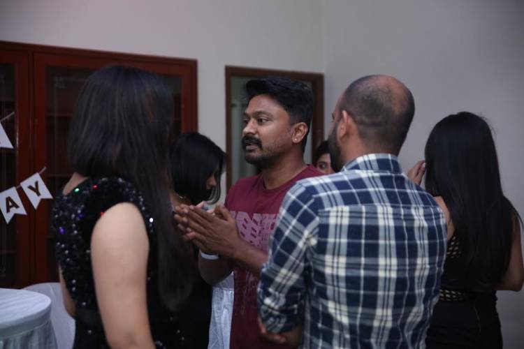 பிரபலங்கள் கலந்து கொண்டு சிறப்பித்த அஞ்சனா கீர்த்தியின் பிறந்த நாள் கொண்டாட்டம்!!