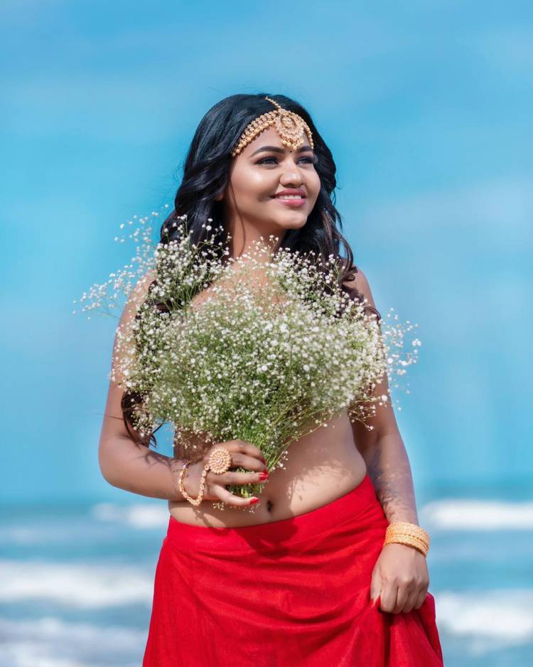 Actress ShaluShamu valentine's day special latest  photoshoot 