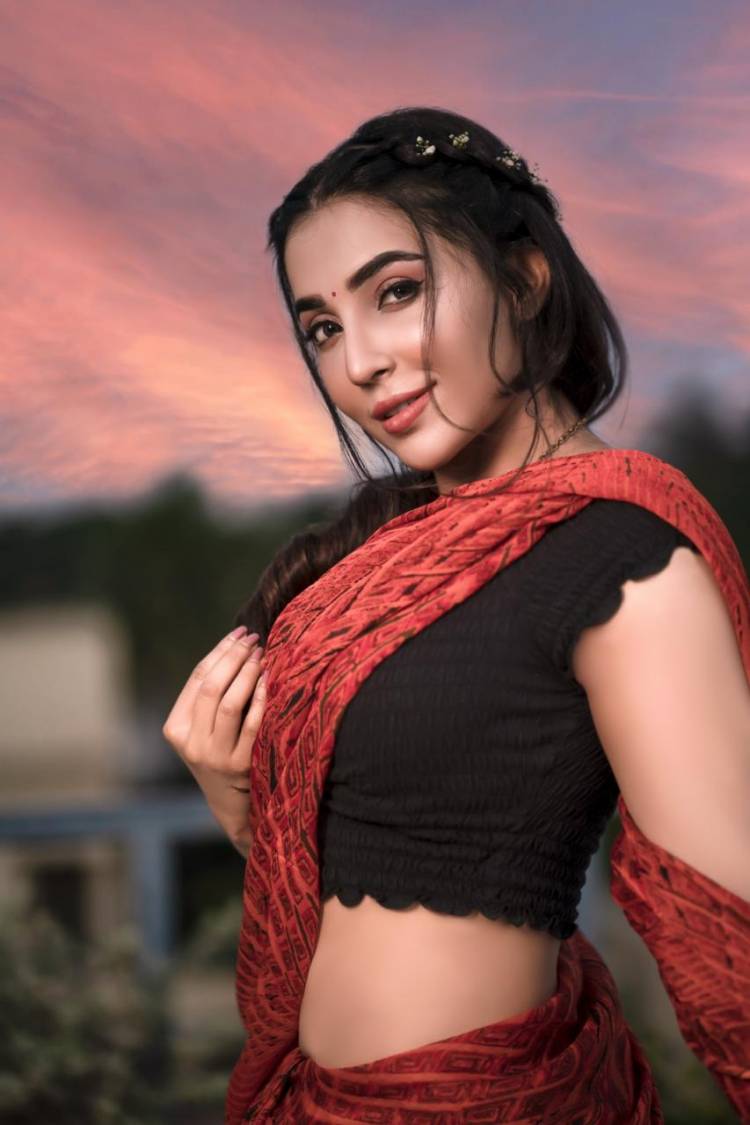 Actress #Parvati looks ravishing in red