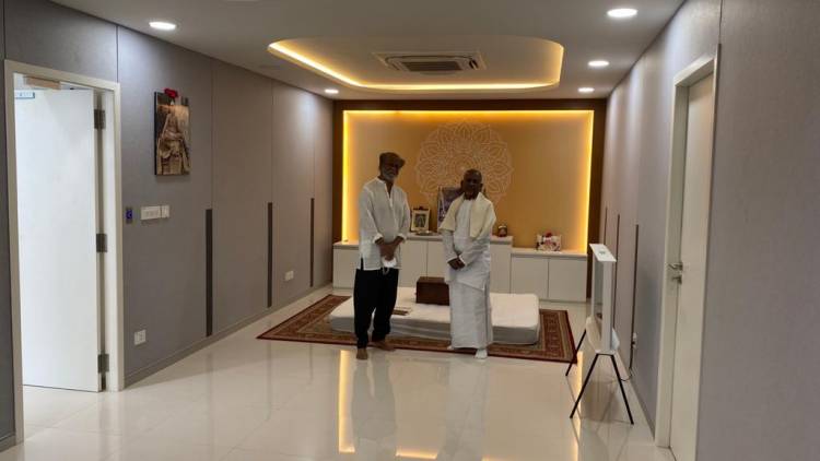 இசைஞானி   இளையராஜா ஸ்டூடியோவை பார்த்து ரசித்து பாராட்டிய   சூப்பர் ஸ்டார் ரஜினிகாந்த்