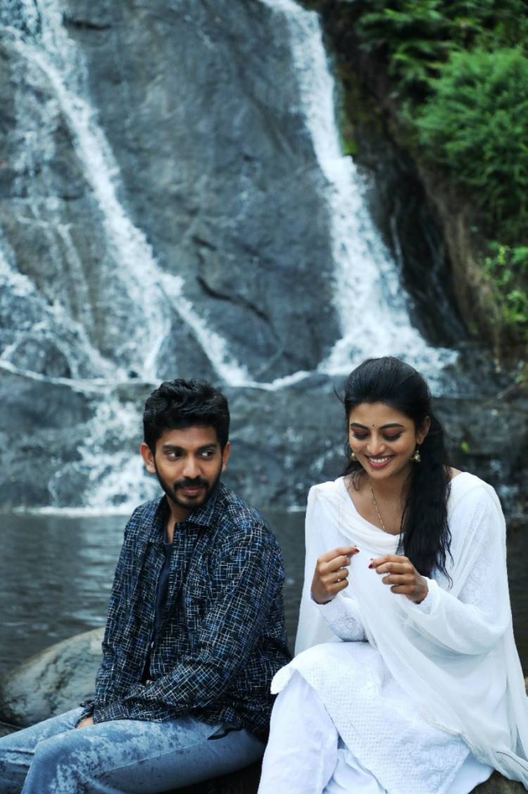 மாஸ் சினிமாஸ் தயாரிப்பில் சாம் ஜோன்ஸ் - ஆனந்தி நடிக்கும் “நதி.”