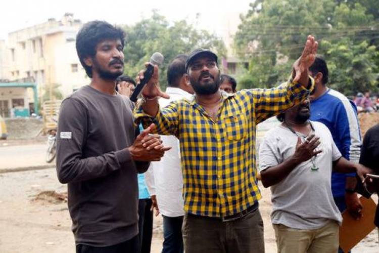 “No.6 Vaathiyar Kaalpandhaatta Kuzhu” 