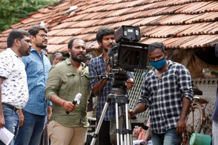 “No.6 Vaathiyar Kaalpandhaatta Kuzhu” 