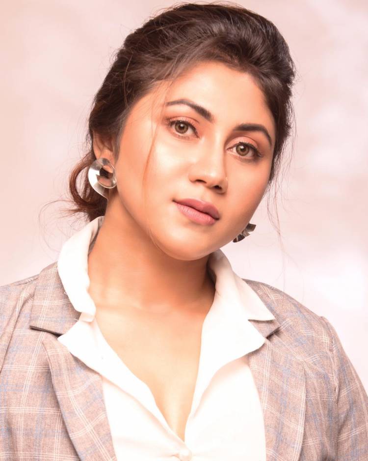 Stylish makeover for the #Aaruthra actress #MeghaliMeenakshi, looks elegant!