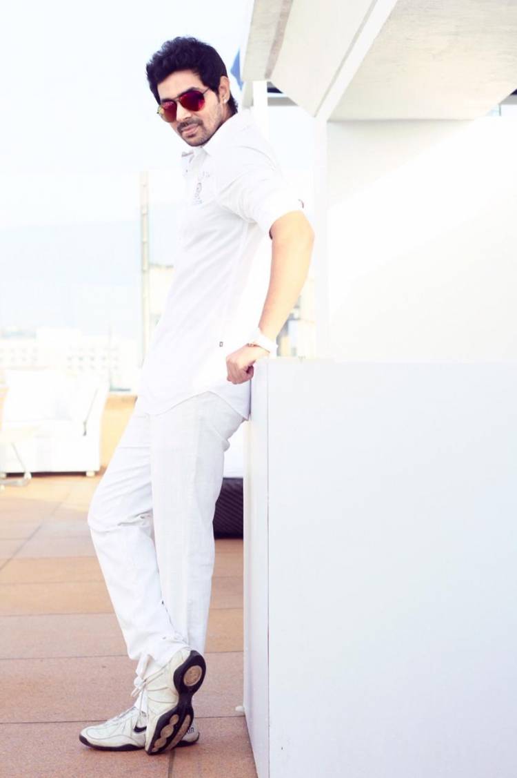 நடிகர் விவந்த் அவர்கள் சமீபத்தில் வெளியான ‘பாரிஸ் ஜெயராஜ்’ படத்தில் நடித்து மக்களிடையே பெரும் வரவேற்பை பெற்றார்.