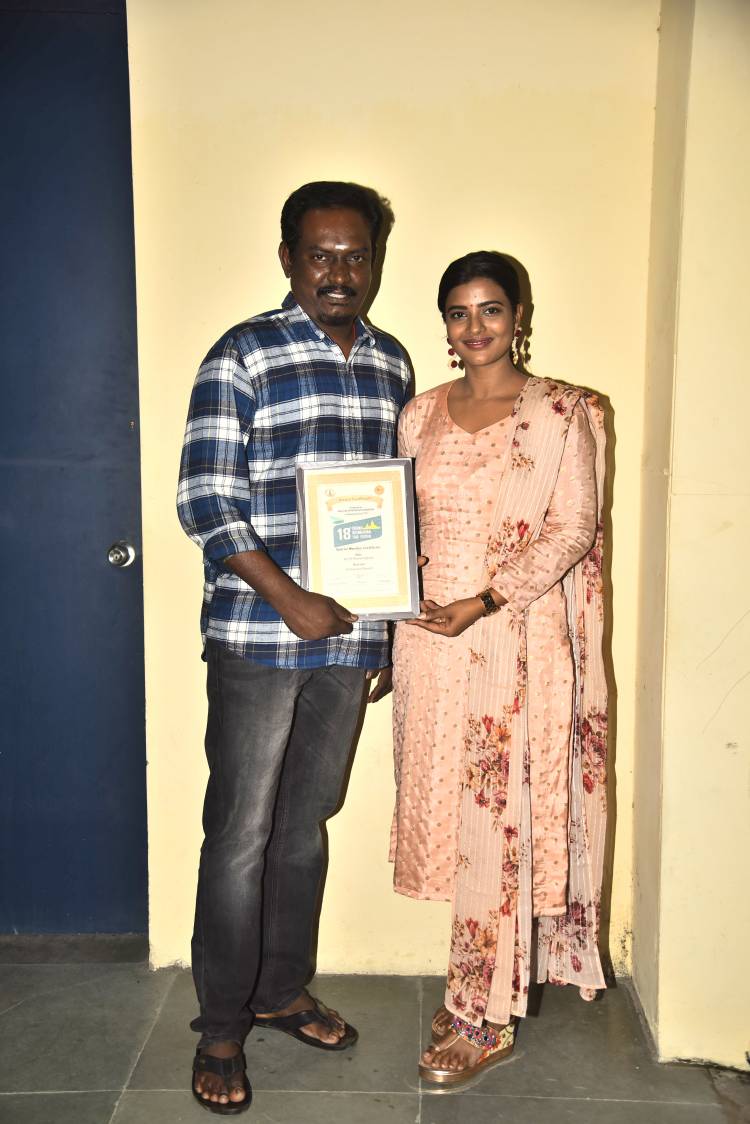 நடிகை ஐஸ்வர்யா ராஜேஷ் அரசின் கலைமாமணி விருது பெற்றதைத் தொடர்ந்து சென்னை சர்வதேச திரைப்படவிழாவிலும் சிறந்த நடிகைக்கான விருதைப் பெற்றார்