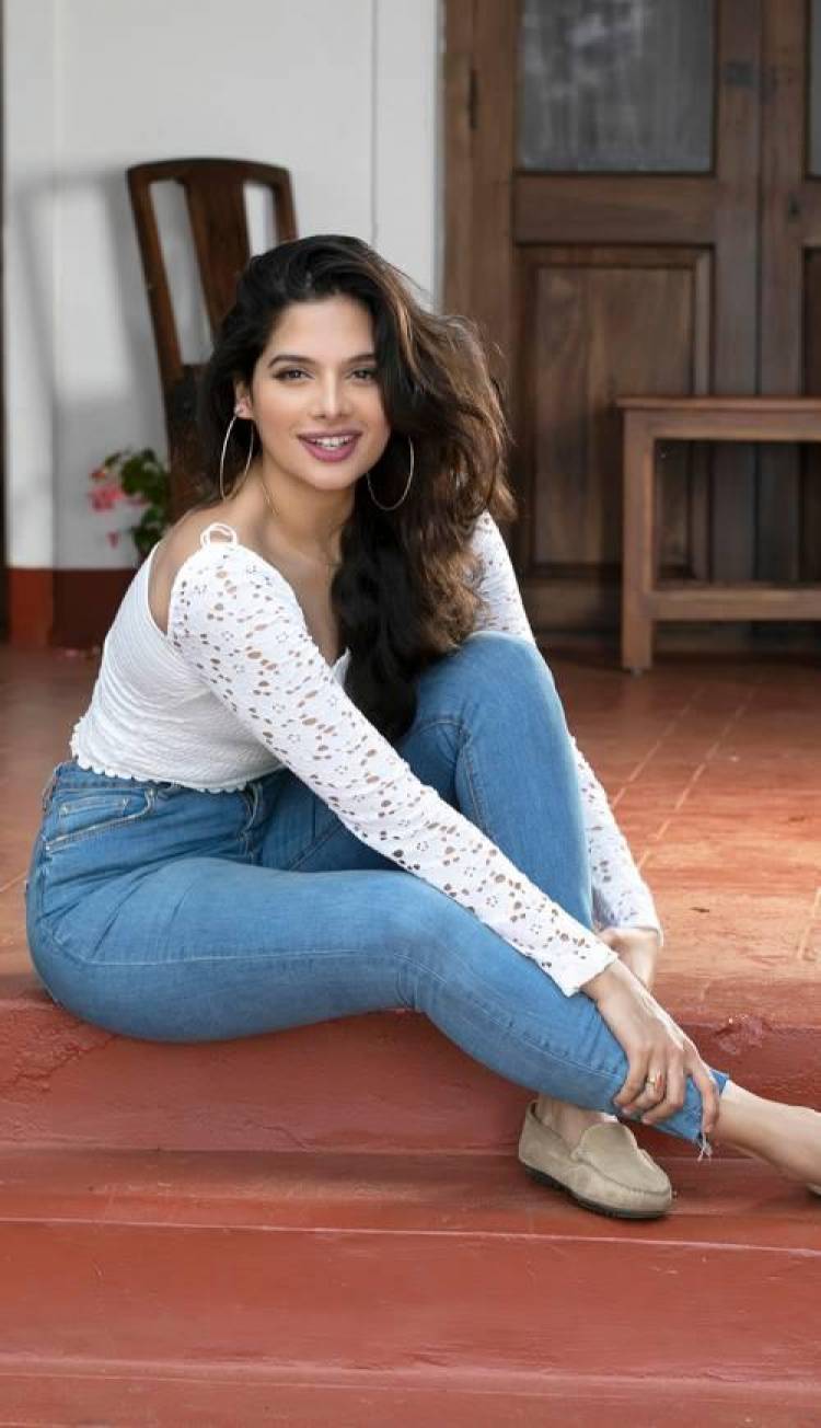 Magnificent And Stunning Look Of Actress #TanyaHope, Captivates The Hearts Of The Audience, Through Her Cherishing Smile!!