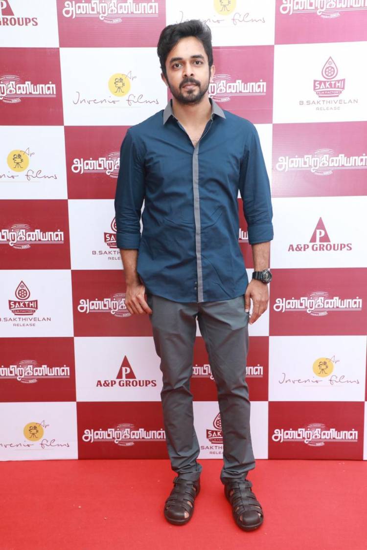 Actor & Producer @iarunpandianc is here at #AnbirkiniyalPremiere.