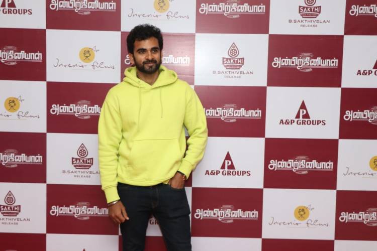 Actor & Producer @iarunpandianc is here at #AnbirkiniyalPremiere.