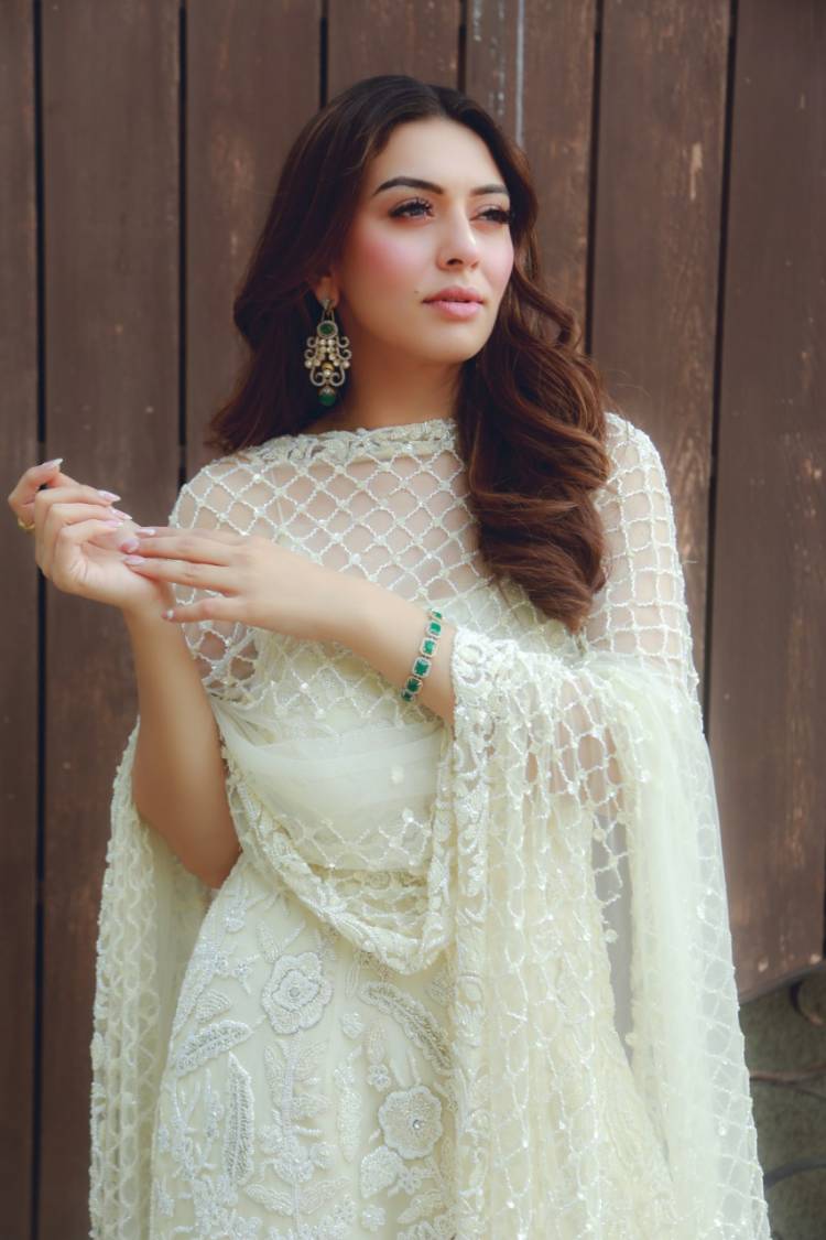 Hansika Motwani’s second Hindi album ‘Mazaa’ is an overnight Chartbuster 