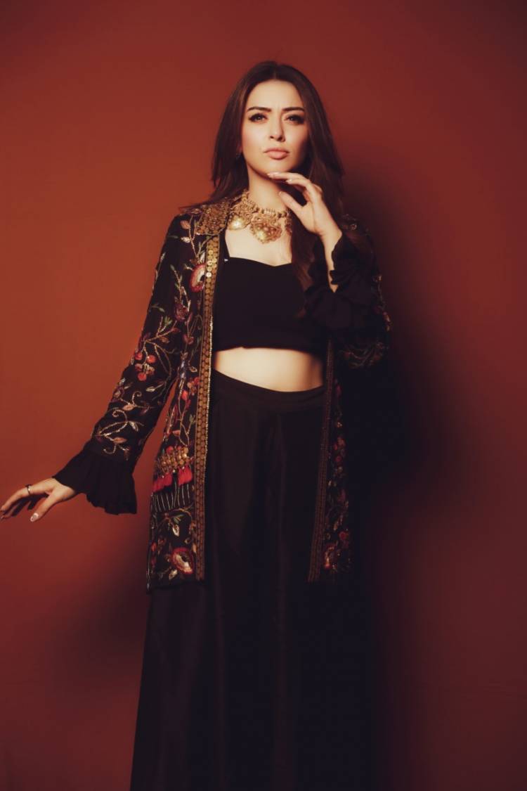 Hansika Motwani’s second Hindi album ‘Mazaa’ is an overnight Chartbuster 