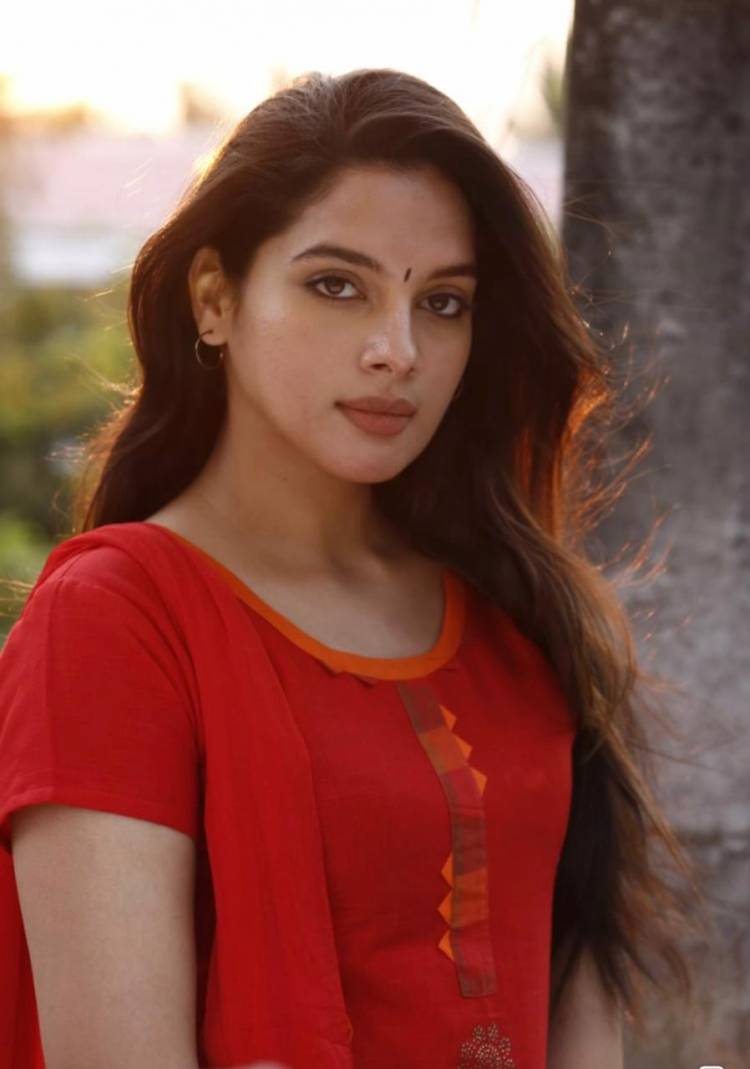 The Latest Captivating Stills Of Actress #TanyaHope, In Ravishing Red!!