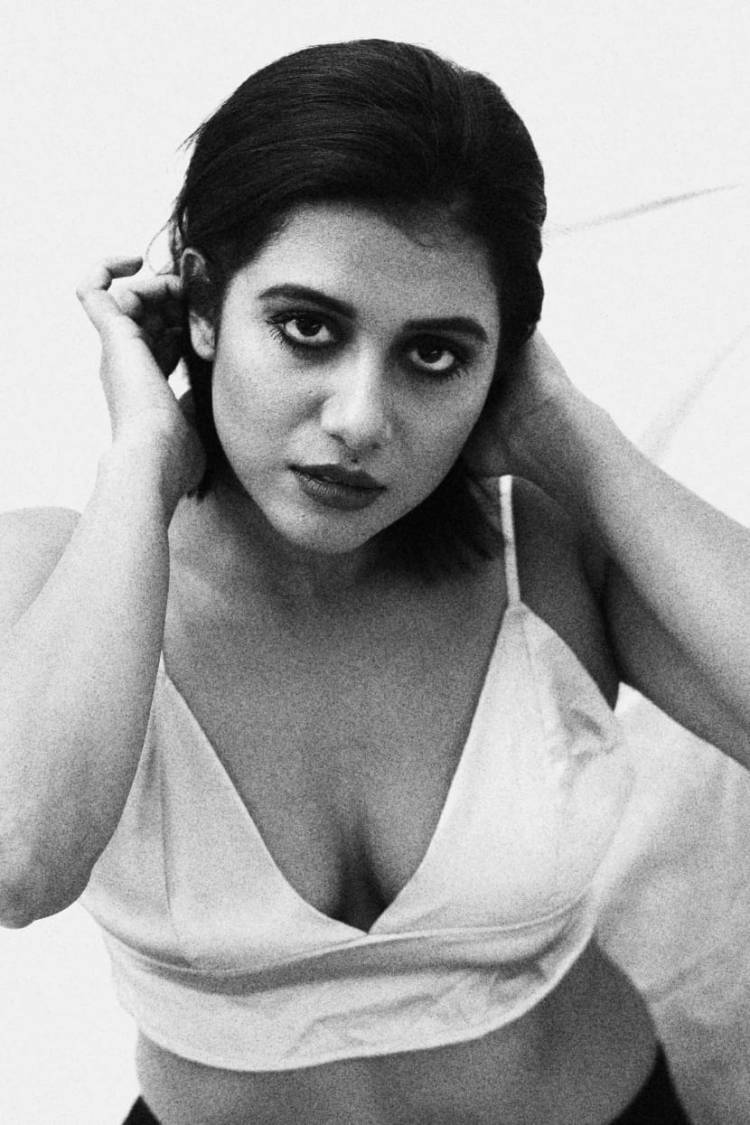 Actress #ShilpaManjunath looks beautiful in these black and white pictures