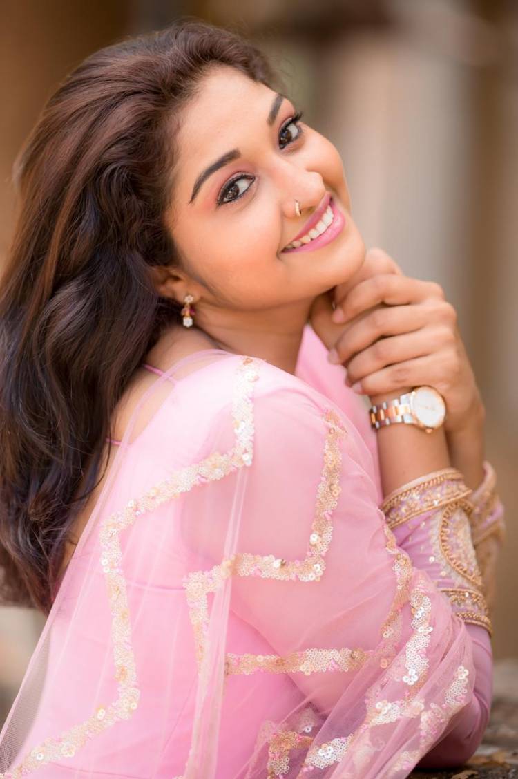 The cheerful #NeelimaEsai is all smiles in pink.