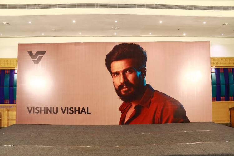 #VVPressMeet  Here's @TheVishnuVishal who is meeting the press this afternoon.