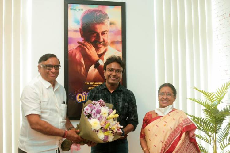 Producer @TGThyagarajan of @SathyaJyothi_ honoured Music Director @immancomposer on winning #NationalAward for #Viswasam as Best Music Director